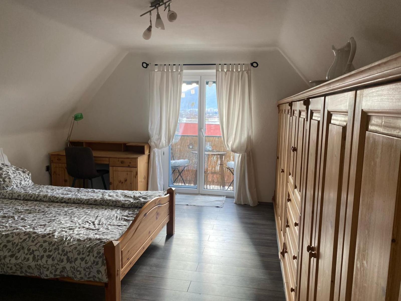 Schoenes Apartment Mit Aussicht Ueber Graz Bagian luar foto