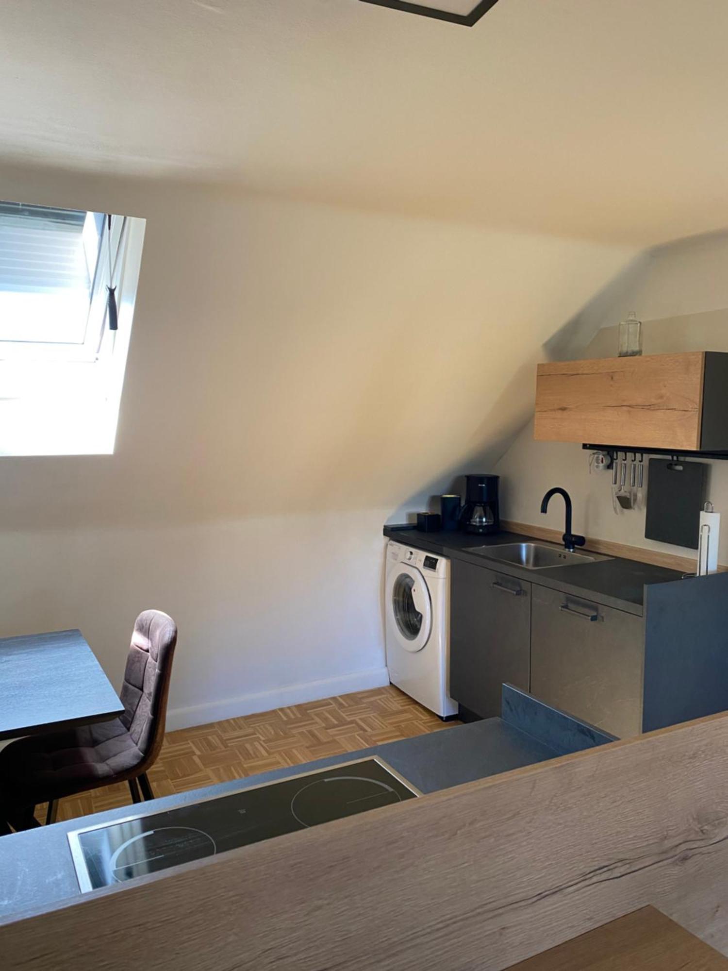 Schoenes Apartment Mit Aussicht Ueber Graz Bagian luar foto