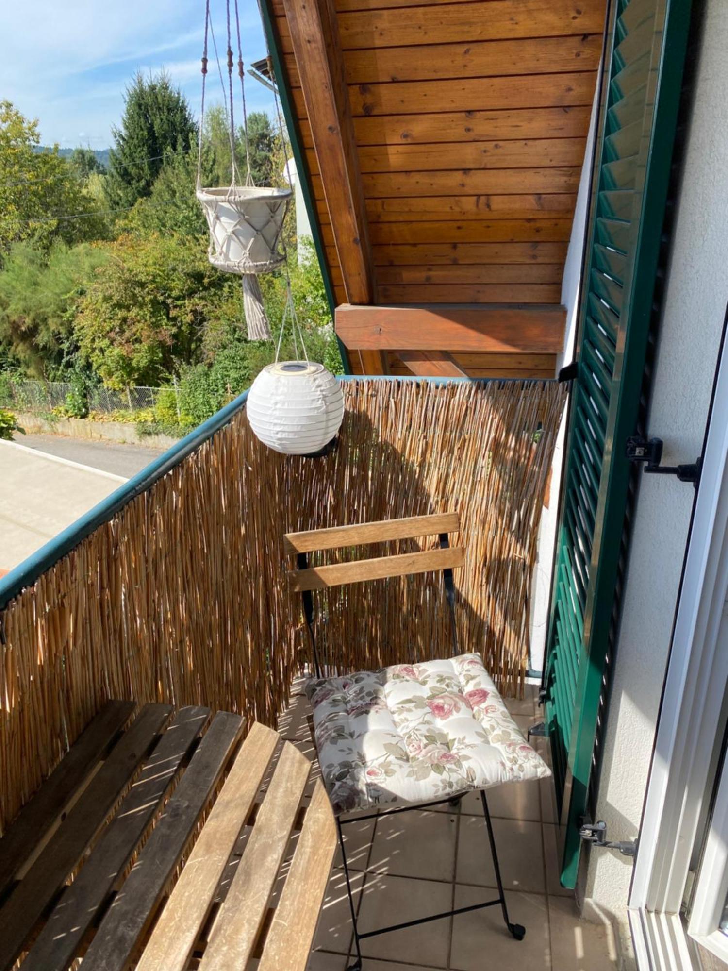 Schoenes Apartment Mit Aussicht Ueber Graz Bagian luar foto