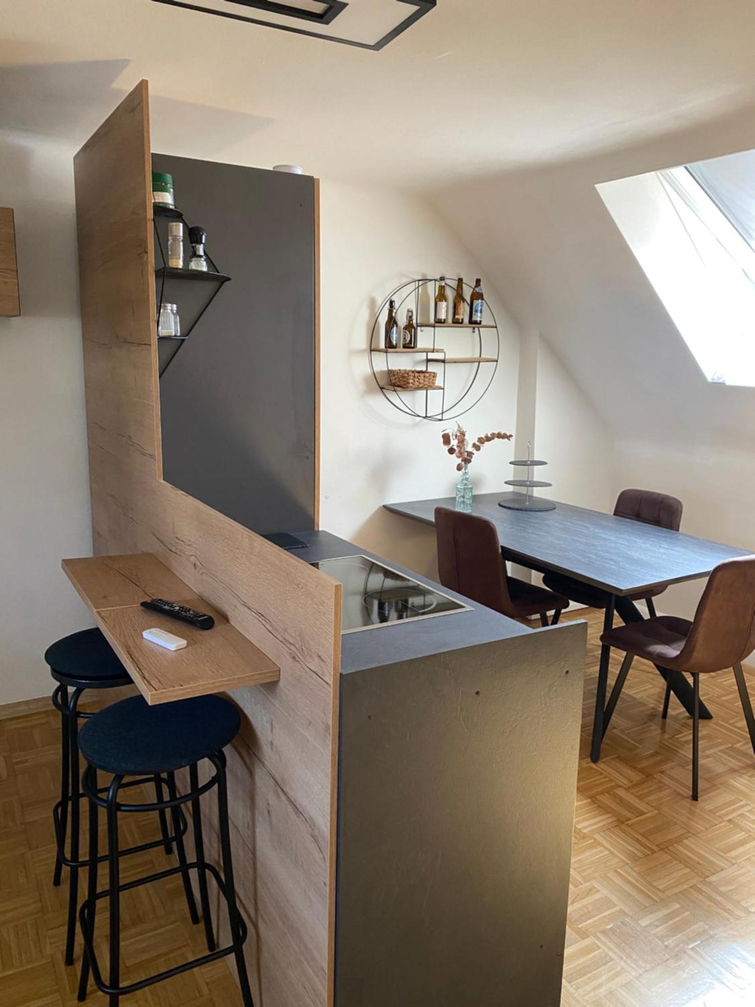 Schoenes Apartment Mit Aussicht Ueber Graz Bagian luar foto
