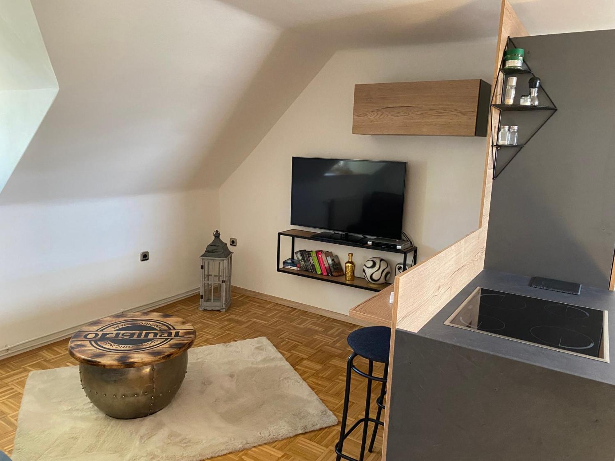 Schoenes Apartment Mit Aussicht Ueber Graz Bagian luar foto